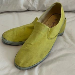 Yellow Zuriick size 12 party loafers.